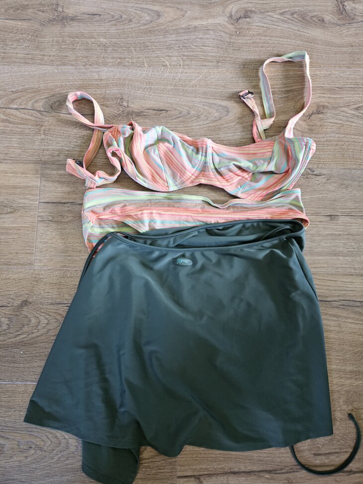 Maillot 2 pièces + pares T. 44