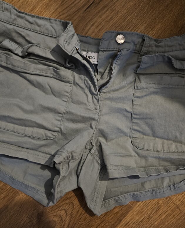Short T. 42