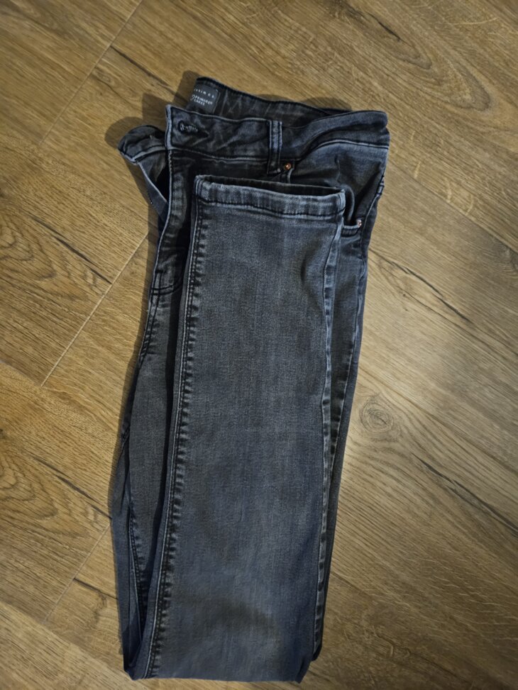 Jean noir/gris T.44 primark