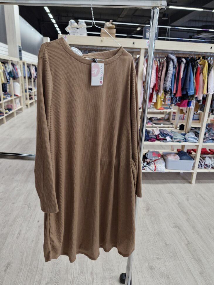 Robe brune neuf taille 3 xl