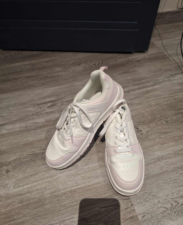 Basket blanche et rose