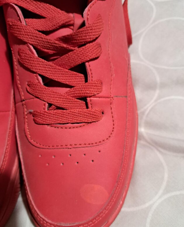 Baskets rouges 43