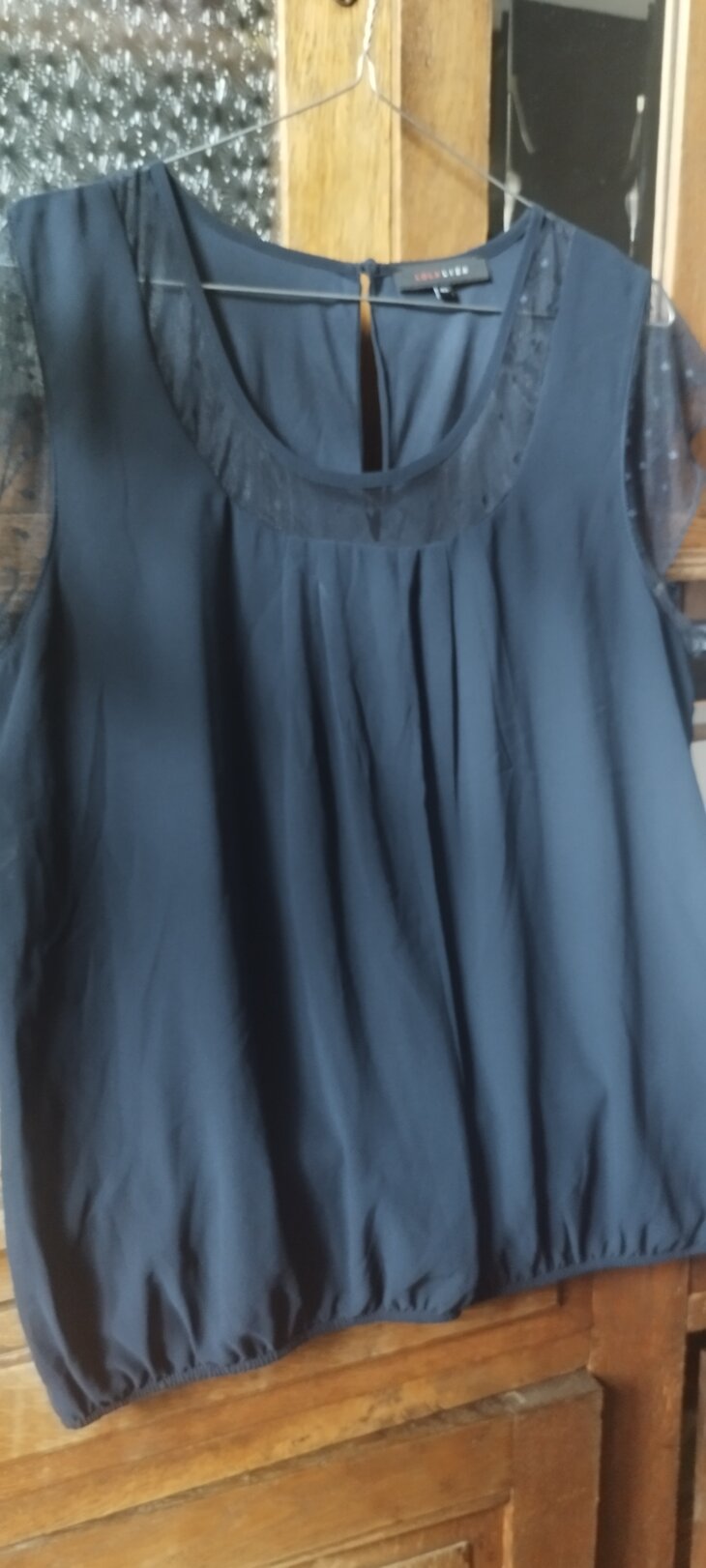 Blouse Lola & Lizza, bleu marine, T. 46, effet volant manche voile, col rond voile effet pois,