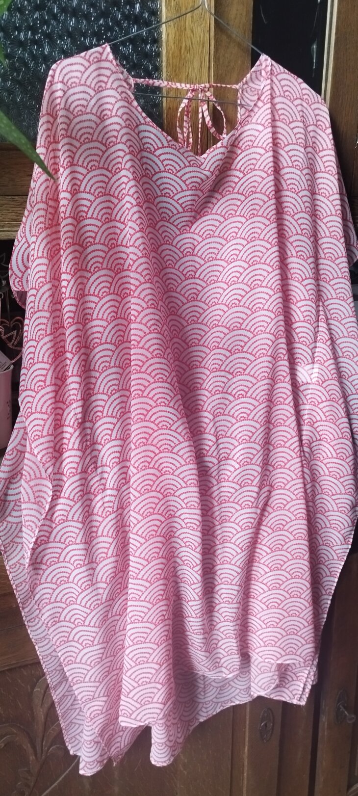 Blouse sur maillot, crème et rouge imprimé géométrique, très fluide, T.XXL