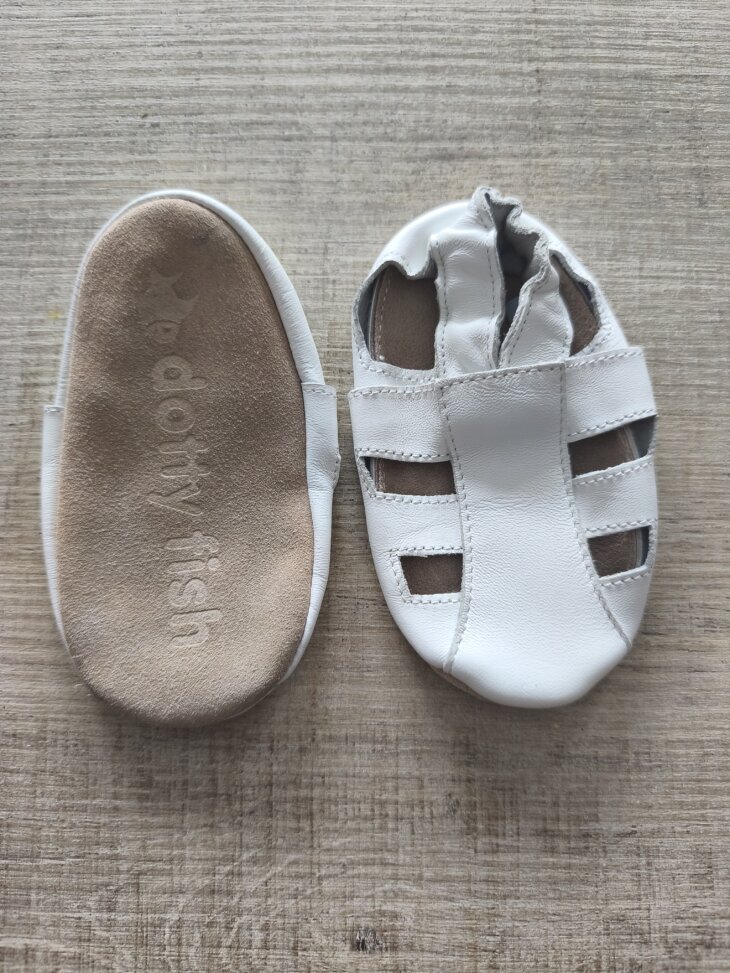 Chaussons cuir blanc neufs dottyfish 12-18 mois