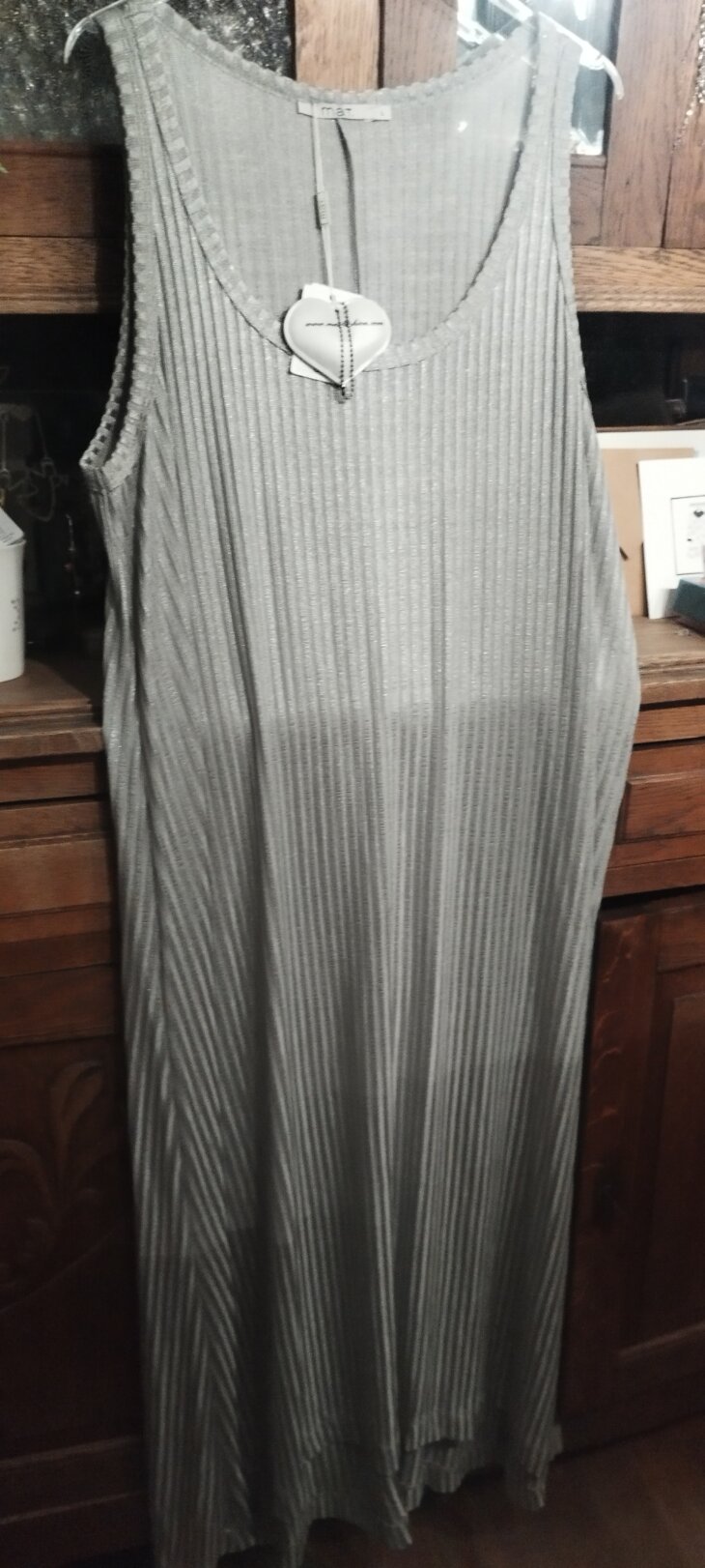 Robe longue MAT, côtelée gris brillant argenté, sans manche effet Marcel, T.L, égal 50/52 grandes tailles, neuve