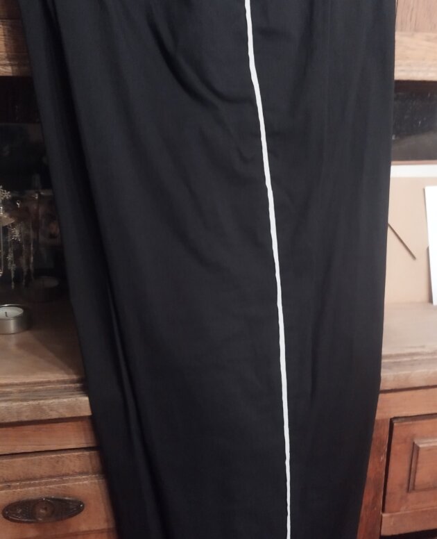 Pantalon Fa Concept, 3/4 noir liseré blanc côté jambe, fine toile ultra légère, T.7/équivalent 50 grandes tailles, neuf
