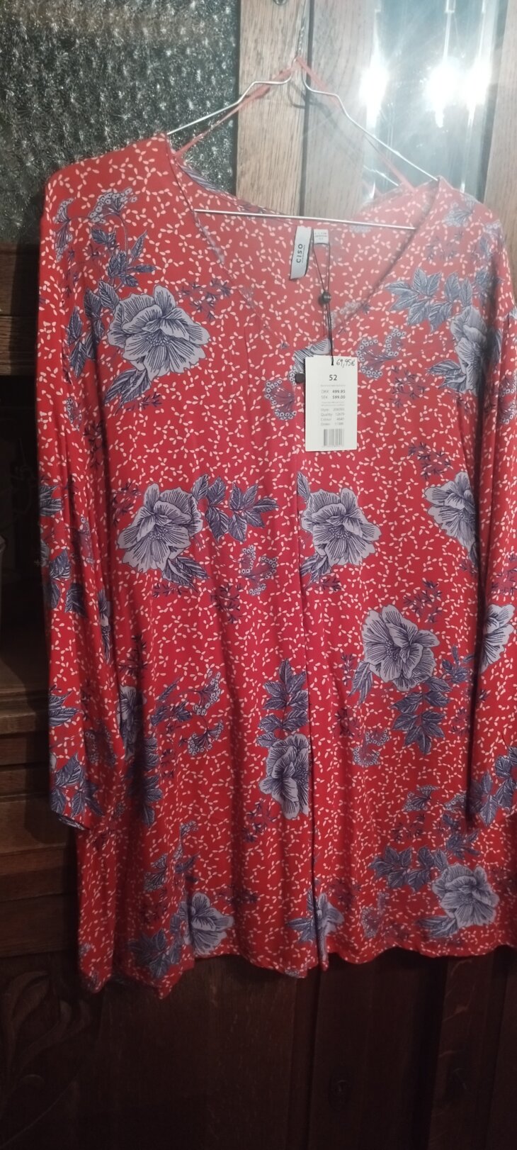 Blouse Ciso, tissus fluide rouge imprimé fleurs et feuillage bleu et blanc, manches longues, col V, T.52, neuf