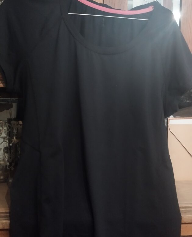 Tee shirt H&M SPORT, noir manches courtes, effet peau de pêche, T. M