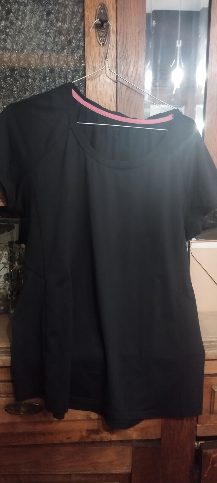 Tee shirt H&M SPORT, noir manches courtes, effet peau de pêche, T. M