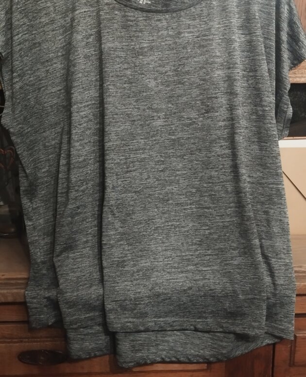 Tee shirt H&M SPORT, gris anthracite, manches courtes, col rond, T.M