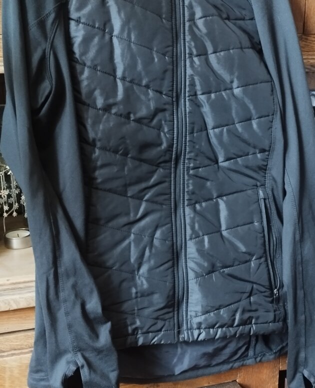 Blouson noir capuche SPORT H&M, longue manche avec place pour le pouce, fermoir éclair, effet matelassé, T. L