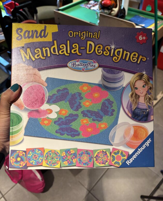 Mandala papillon sable