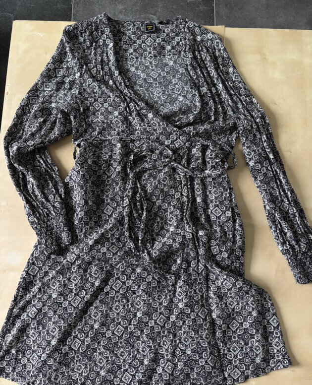Robe croisée avec noeud à nouer Superdry taille 40