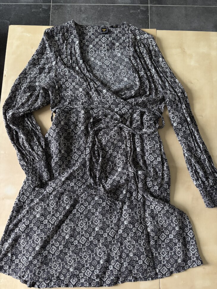 Robe croisée avec noeud à nouer Superdry taille 40
