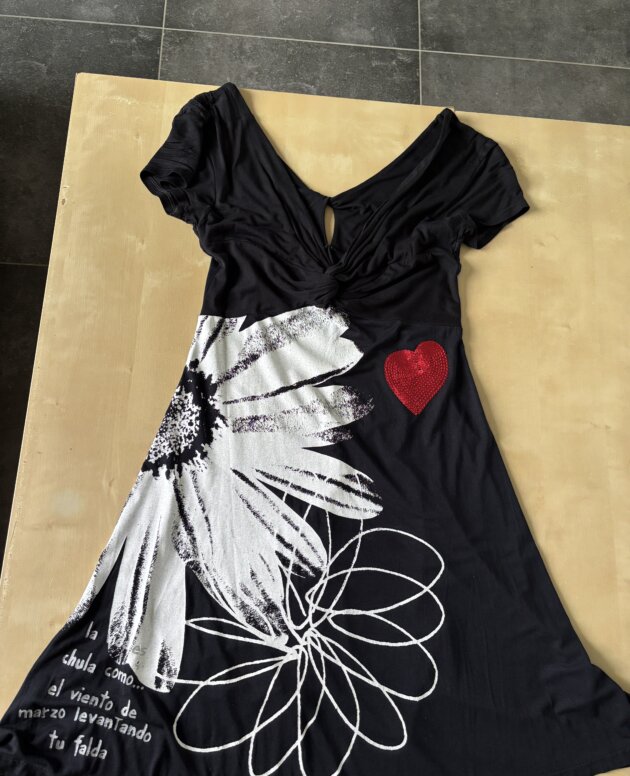 Robe Desigual col et dos V taille M