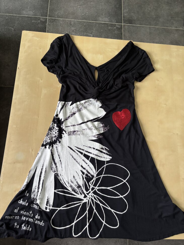 Robe Desigual col et dos V taille M