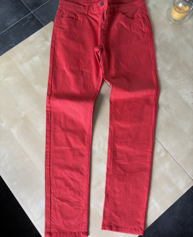 pantalon Kiabi rouge taille 42