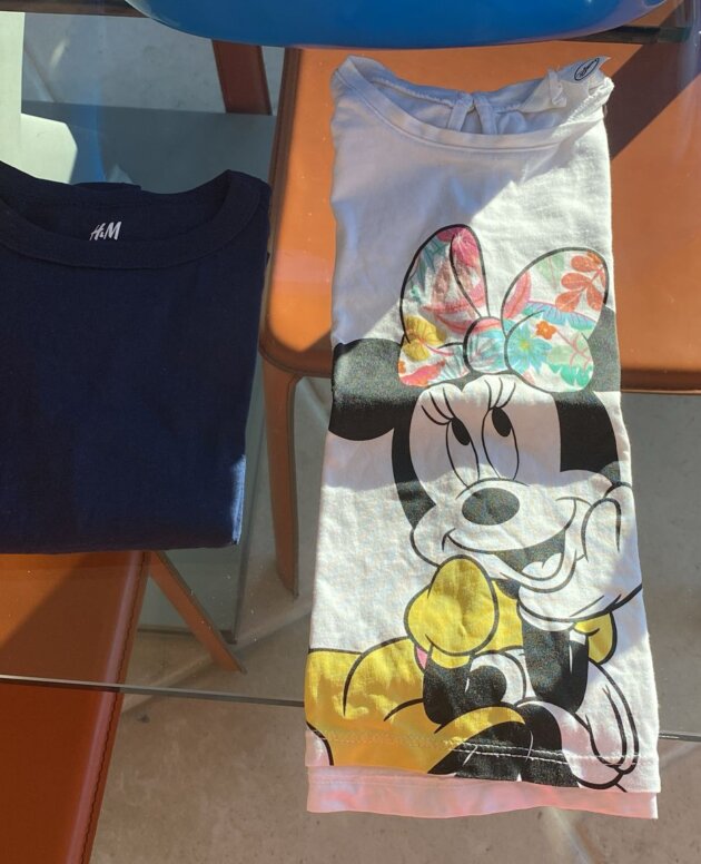 t-shirt bleu marine