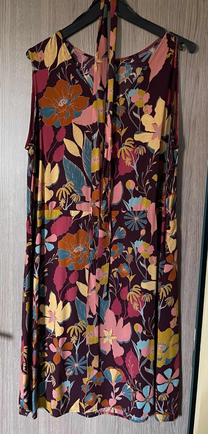 Robe fleurie sans manches