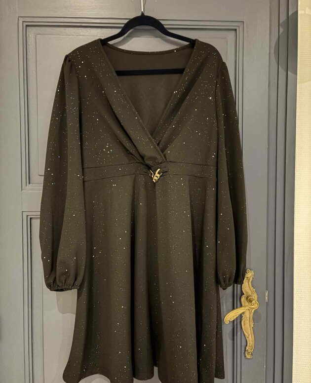 Robe noire petits strass - Taille 1XL - Marque SHEIN (jamais portée)