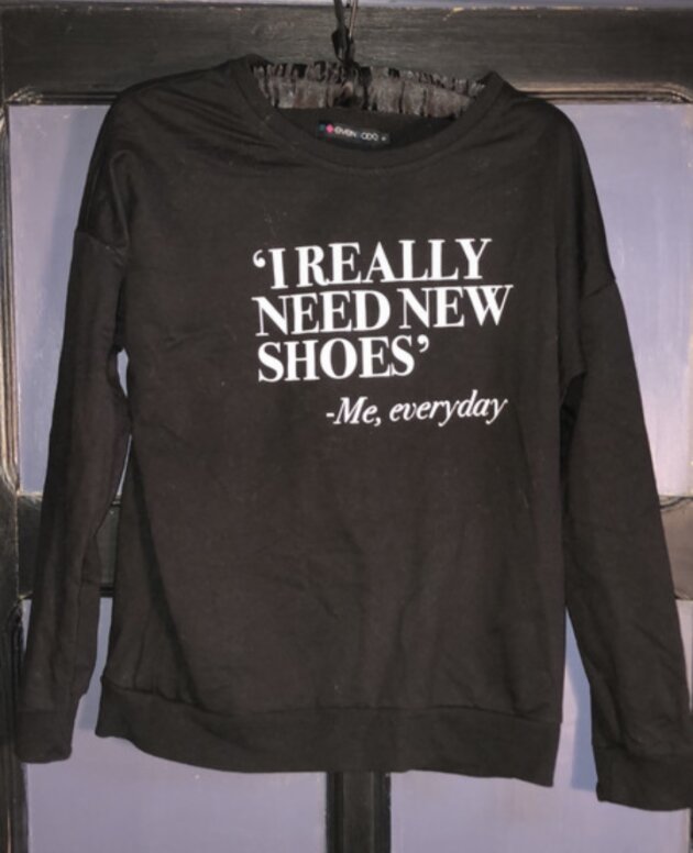 Pull noir "I Need new shoes" Taille S