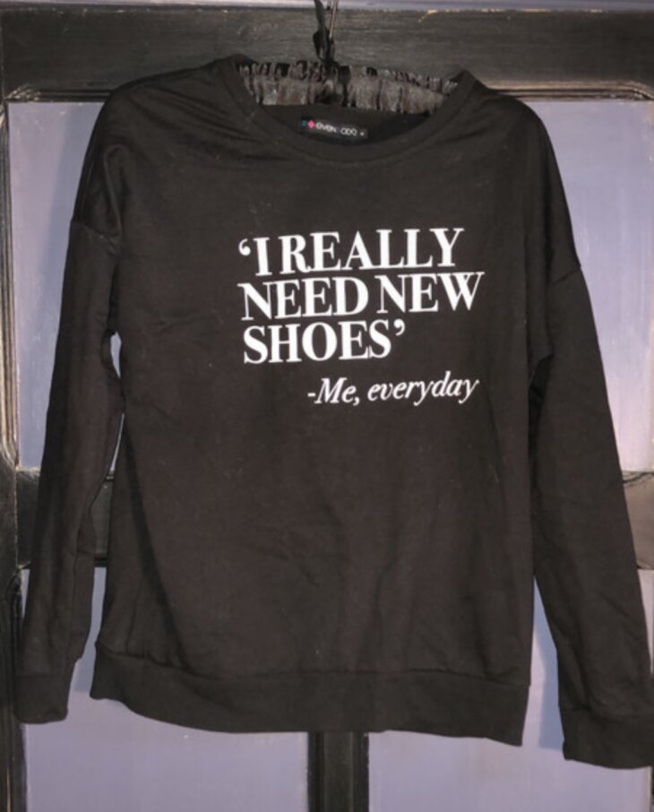 Pull noir "I Need new shoes" Taille S